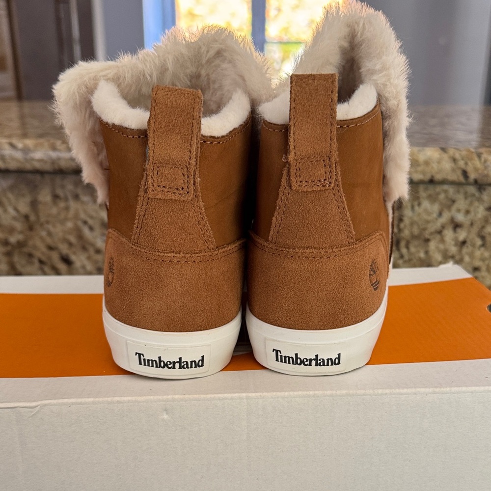 BNWT Timberland Tan Suede Fur-Lined Boots - Picture 2 of 8